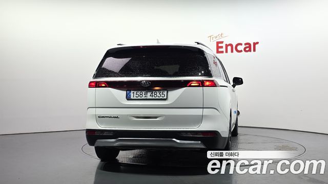 Kia Canival 2021 — photo 4