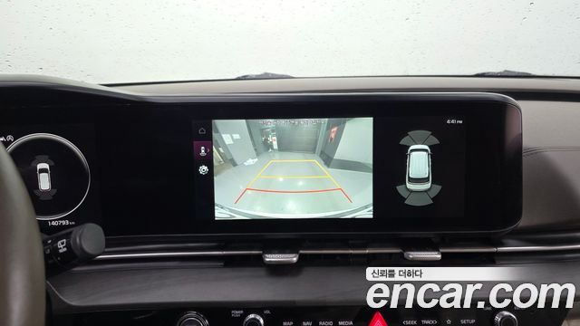 Kia Canival 2021 — photo 16