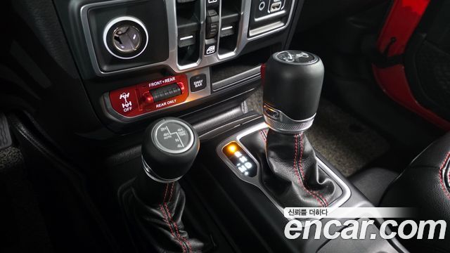 Jeep Wrangler 2018 — photo 12
