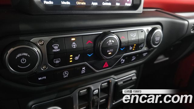 Jeep Wrangler 2018 — photo 22