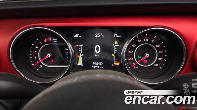 Jeep Wrangler 2019 — photo 11