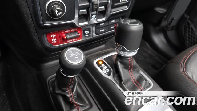 Jeep Wrangler 2019 — photo 12