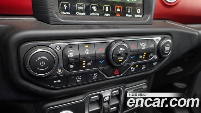 Jeep Wrangler 2019 — photo 22