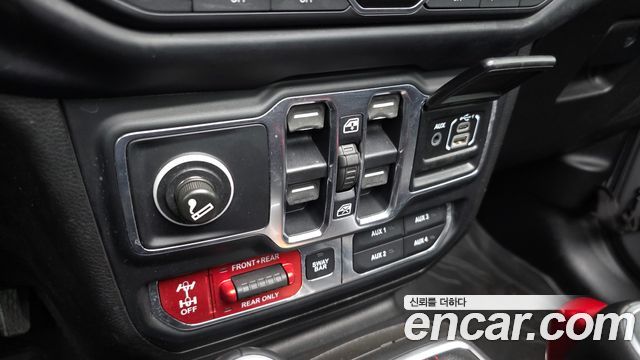 Jeep Wrangler 2019 — photo 25