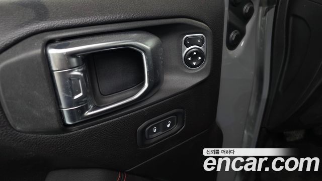 Jeep Wrangler 2019 — photo 27