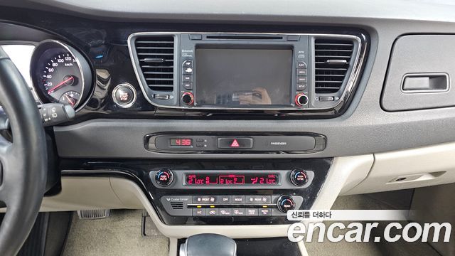 Kia Canival 2018 — photo 18