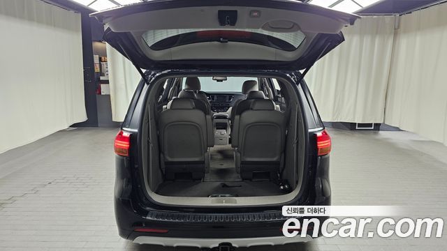 Kia Canival 2018 — photo 22