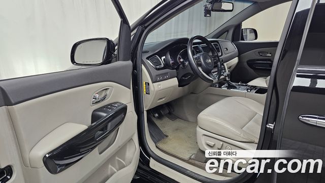 Kia Canival 2018 — photo 23