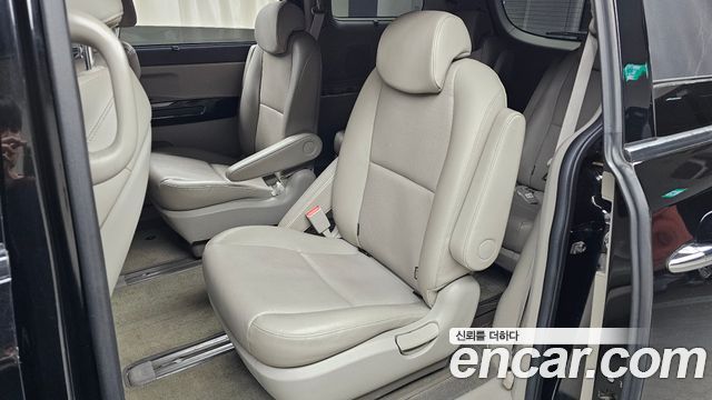 Kia Canival 2018 — photo 24