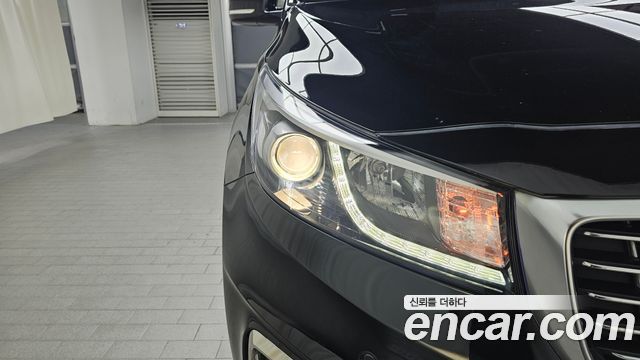 Kia Canival 2018 — photo 8