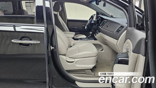 Kia Canival 2018 — photo 16