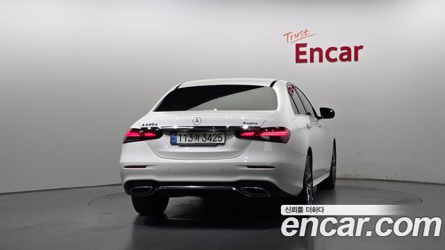 Mercedes-Benz E-Class 2021 — photo 4