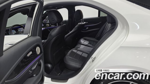 Mercedes-Benz E-Class 2021 — photo 17