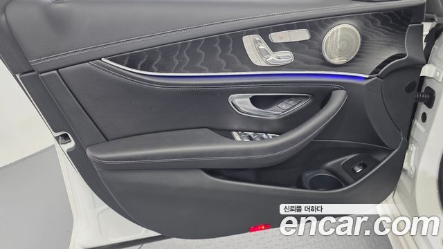 Mercedes-Benz E-Class 2021 — photo 14