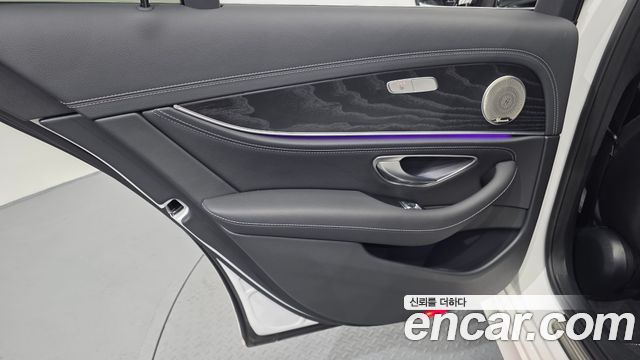 Mercedes-Benz E-Class 2021 — photo 15