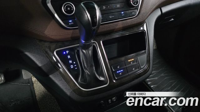 Hyundai Starex 2019 — photo 9