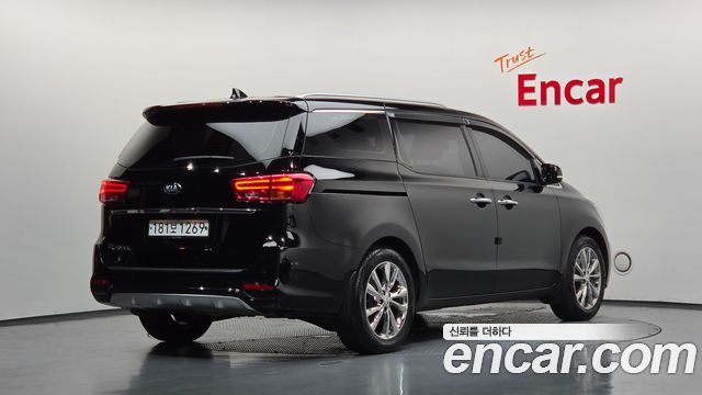 Kia Canival 2020 — photo 2