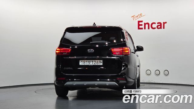 Kia Canival 2020 — photo 4