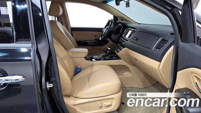 Kia Canival 2020 — photo 16