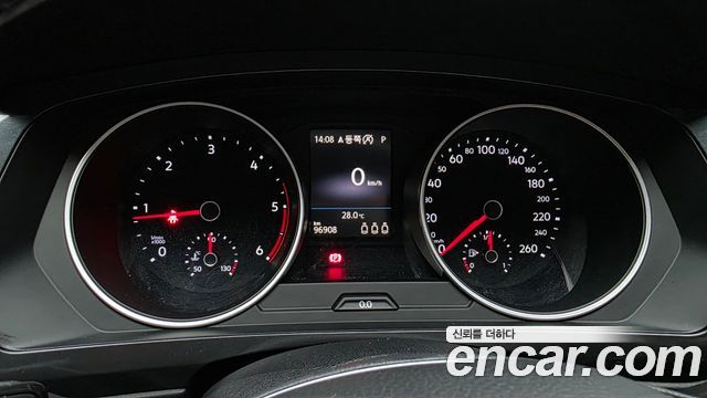 Volkswagen Tiguan 2018 — photo 11