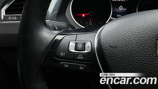 Volkswagen Tiguan 2018 — photo 23