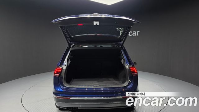 Volkswagen Tiguan 2018 — photo 26