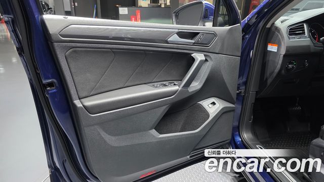 Volkswagen Tiguan 2018 — photo 14