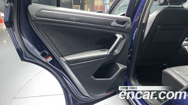 Volkswagen Tiguan 2018 — photo 15