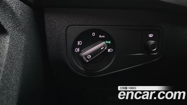 Volkswagen Tiguan 2018 — photo 28