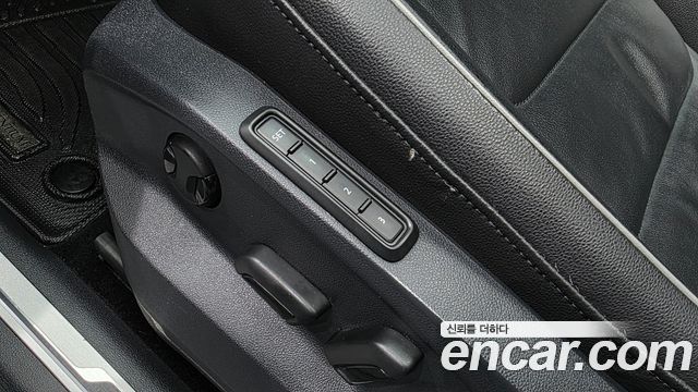 Volkswagen Tiguan 2018 — photo 31