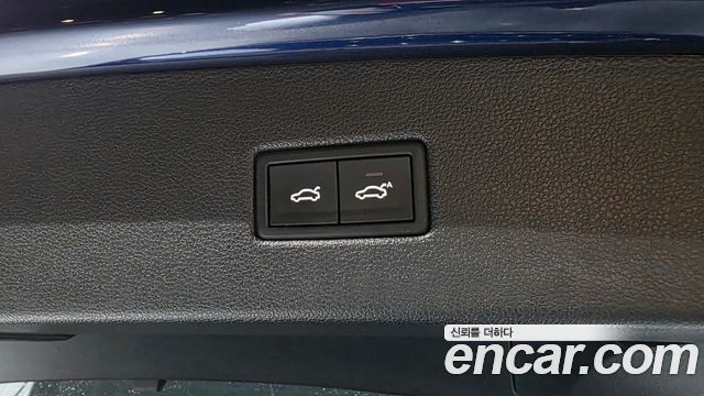 Volkswagen Tiguan 2018 — photo 32
