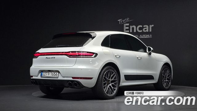 Porsche Macan 2020 — photo 2
