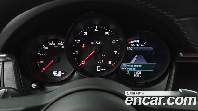 Porsche Macan 2020 — photo 11