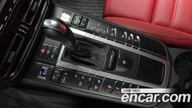 Porsche Macan 2020 — photo 12