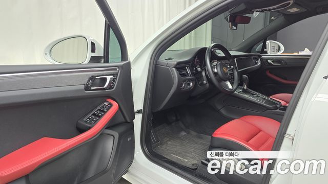 Porsche Macan 2020 — photo 13