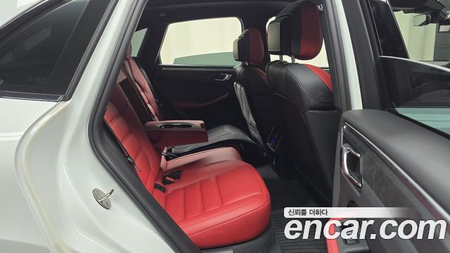 Porsche Macan 2020 — photo 17