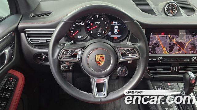 Porsche Macan 2020 — photo 18