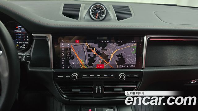 Porsche Macan 2020 — photo 19