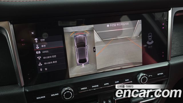 Porsche Macan 2020 — photo 20
