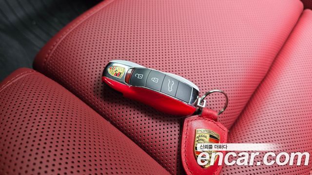 Porsche Macan 2020 — photo 23