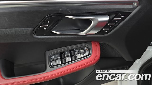 Porsche Macan 2020 — photo 24