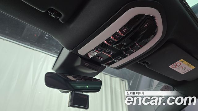 Porsche Macan 2020 — photo 26