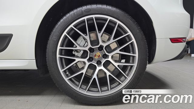Porsche Macan 2020 — photo 7
