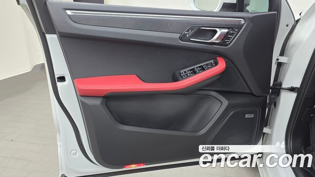 Porsche Macan 2020 — photo 14