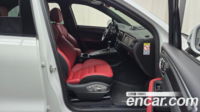 Porsche Macan 2020 — photo 16