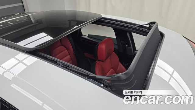 Porsche Macan 2020 — photo 27