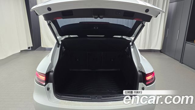 Porsche Macan 2020 — photo 29