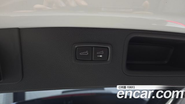 Porsche Macan 2020 — photo 30