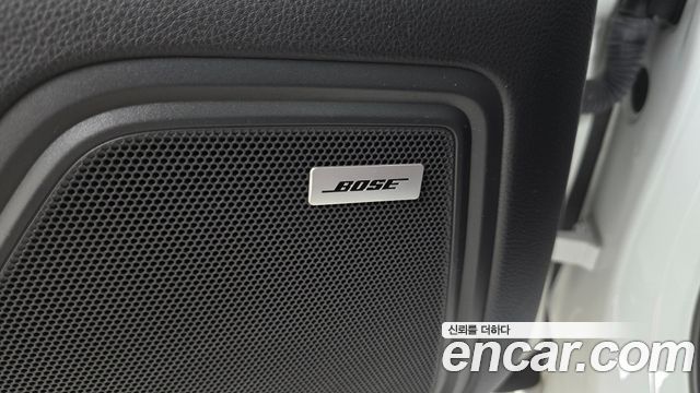 Porsche Macan 2020 — photo 31