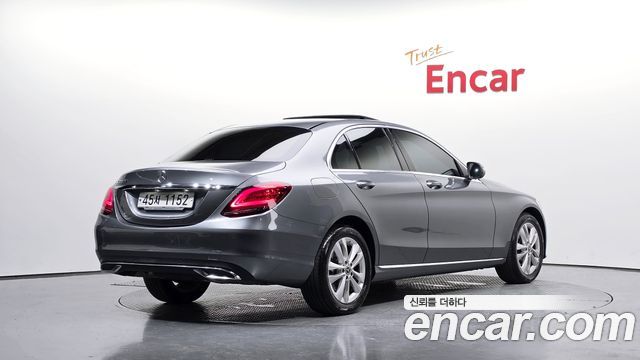 Mercedes-Benz C-Class 2019 — photo 2